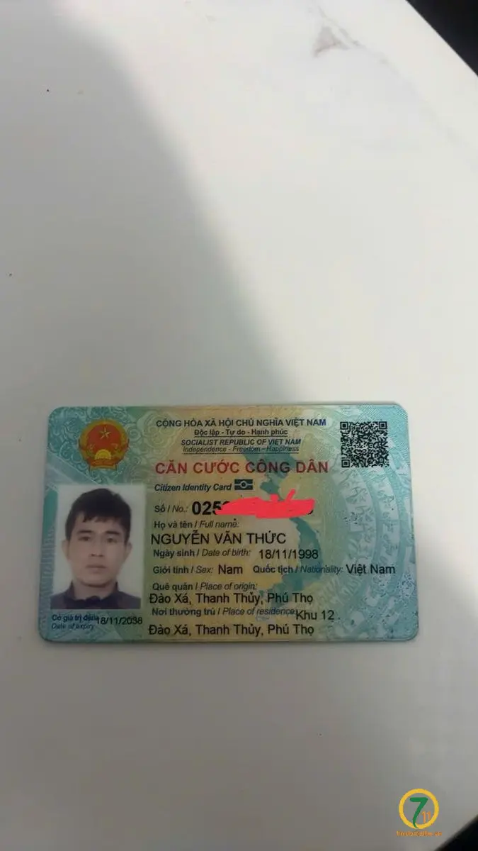 Tối qua em đi từ cổng làng đình thôn về cổng c kcn bắc thăng long đông anh có rơi 1 ví đen gấp có giấy tờ mang tên Nguyễn văn thức và có tiền mặt bằng lái xe ai nhặt được em xin lại cảm ơn và hậu tạ ạ