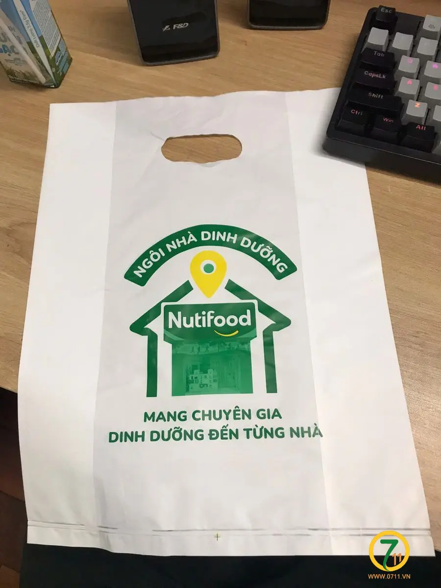 Tôi bị mất 1 cái túi trắng có đựng đồng hồ, bình nước, khăn tắm ở hồ bơi Vườn Thiên Thai.
