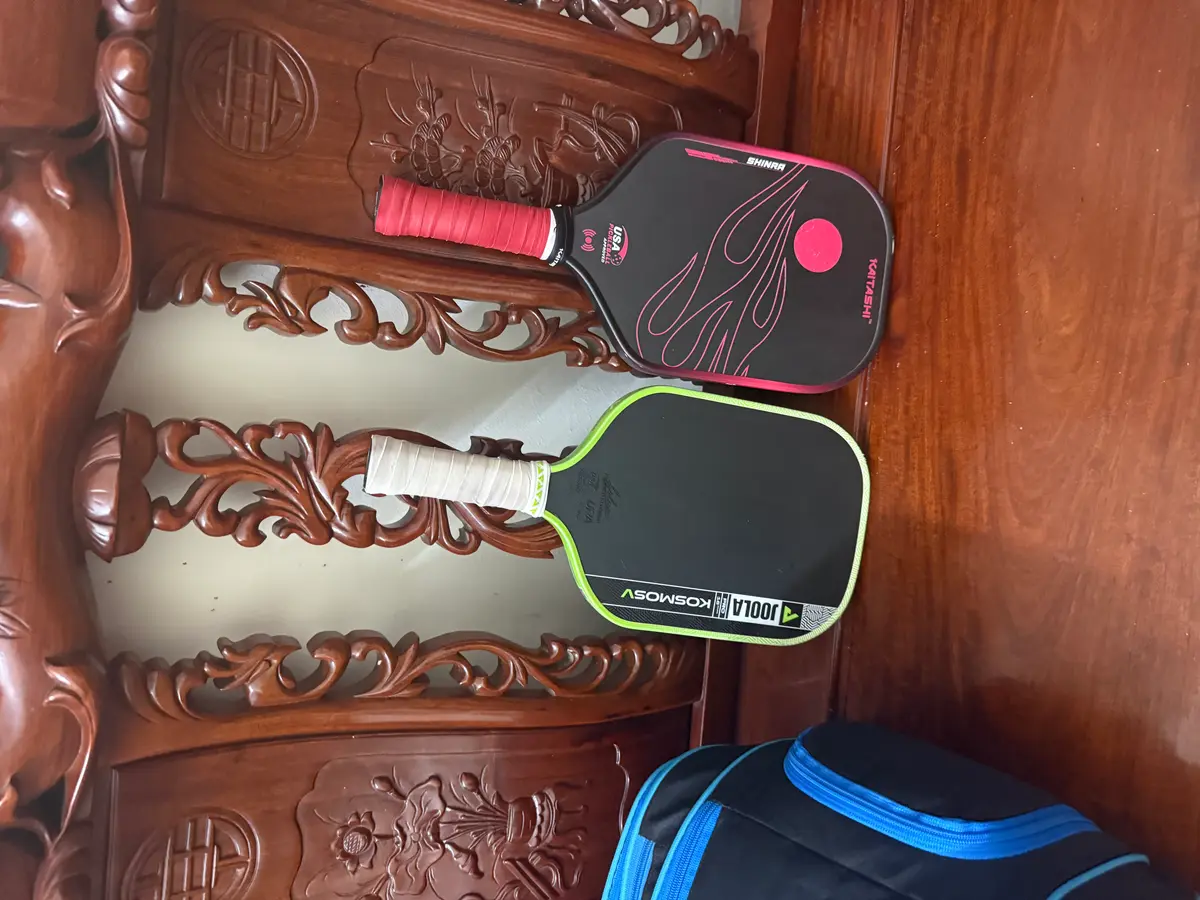 Tìm vợt Pick bị rơi