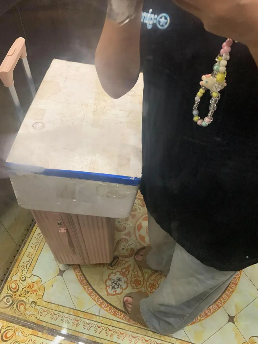 Tìm vali màu hồng rơi ở Hà Nội
